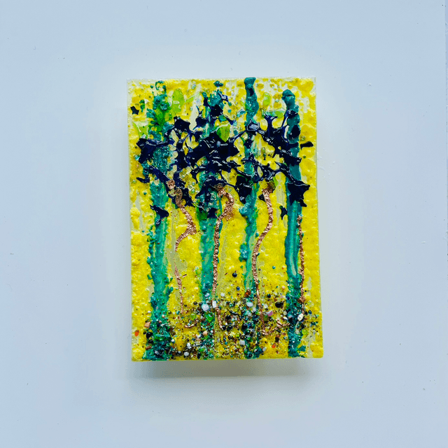 Bloem Paneel - geel - blauwe bloemen - op wit aluminium 
